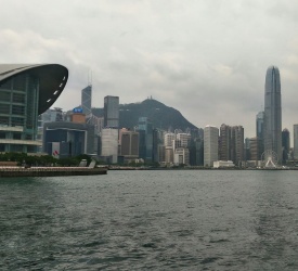 スターフェリー上からビクトリア湾を一望